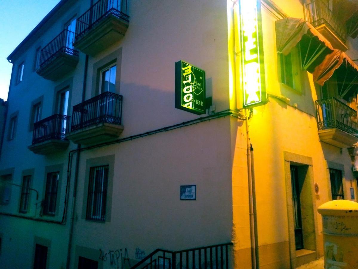 Hotel Dora Пласенсия Екстериор снимка