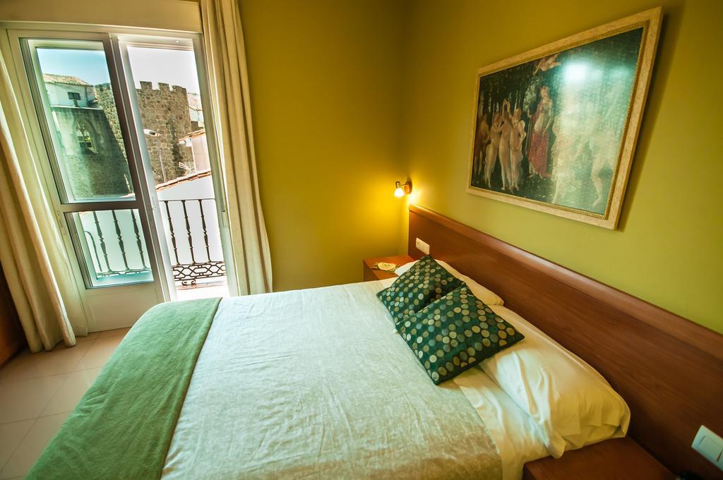 Hotel Dora Пласенсия Екстериор снимка