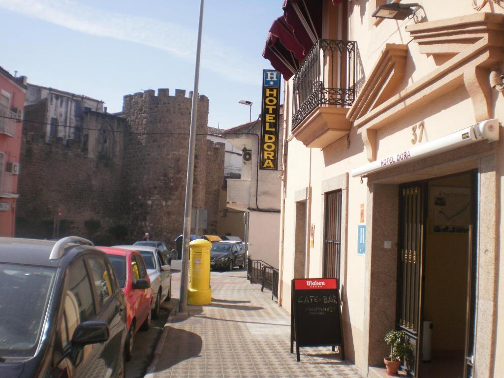 Hotel Dora Пласенсия Екстериор снимка