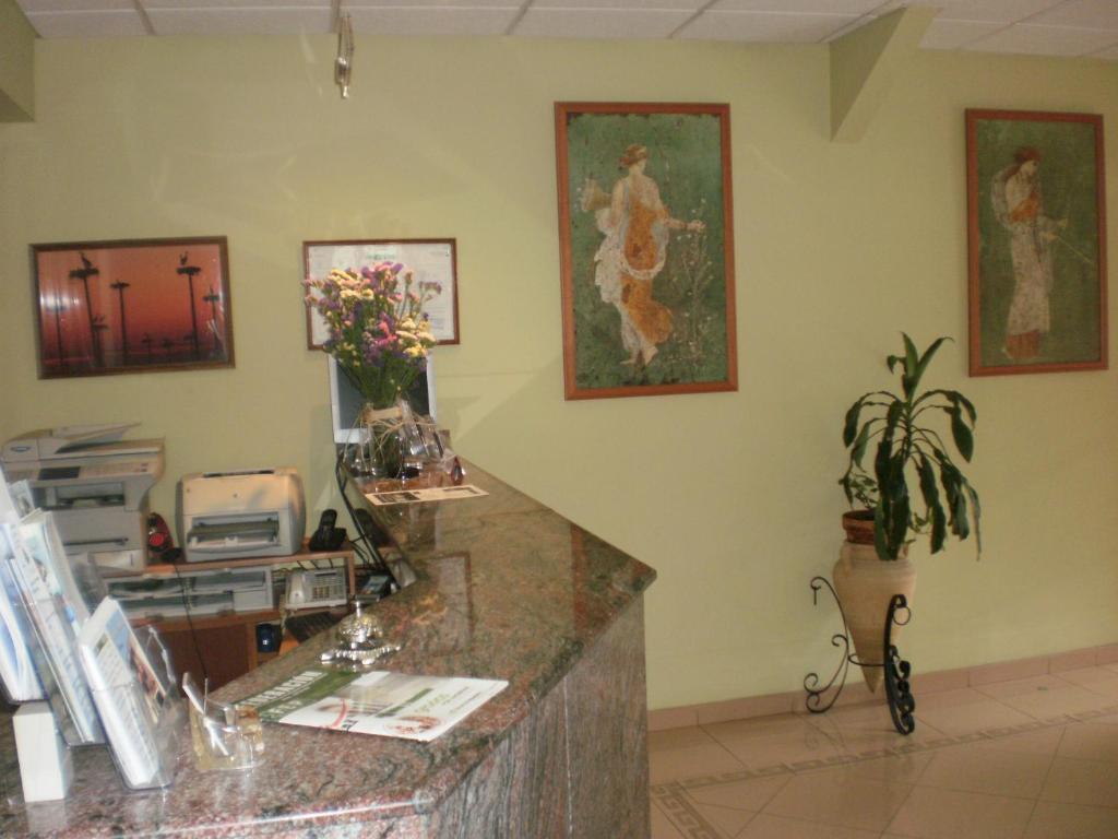 Hotel Dora Пласенсия Екстериор снимка