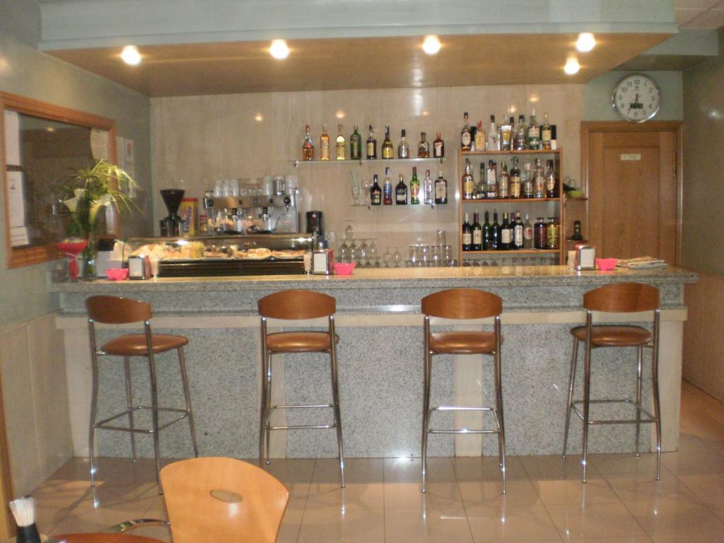 Hotel Dora Пласенсия Екстериор снимка