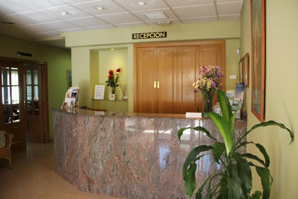 Hotel Dora Пласенсия Екстериор снимка
