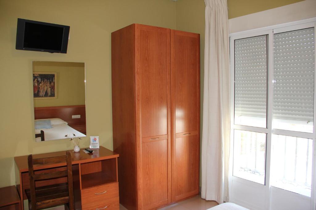 Hotel Dora Пласенсия Екстериор снимка