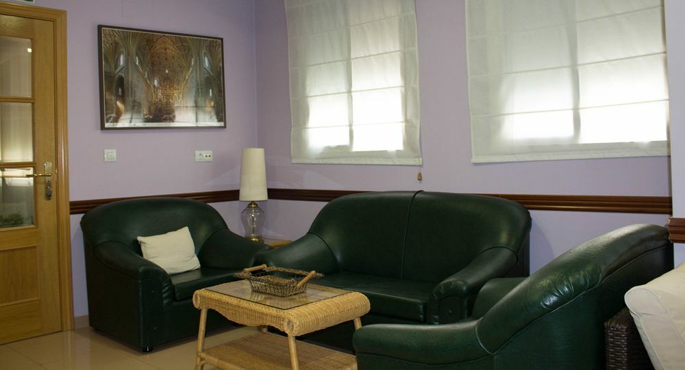 Hotel Dora Пласенсия Екстериор снимка